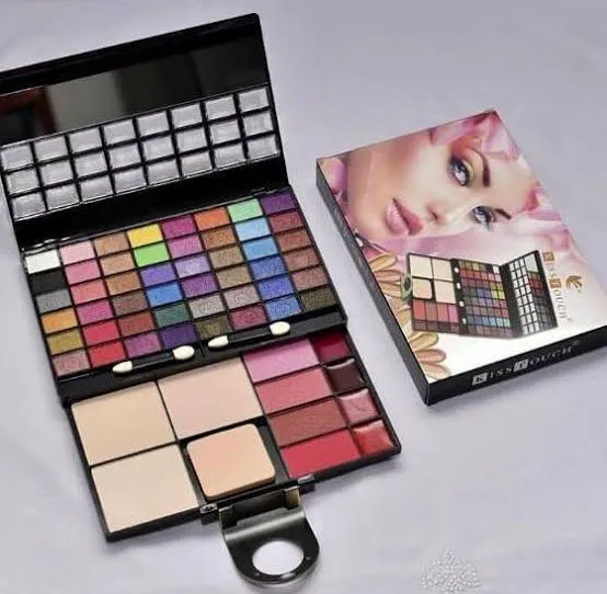 KISS TOUCH PROPER LARGE MAKE UP KIT
