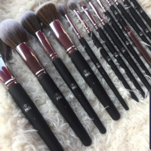 13 Pcs B.H Cosmetics Studio Pro Brush Set Beautiful essential makeup brushes - Image 4