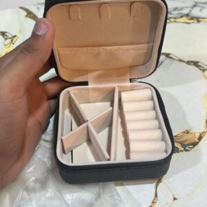 Portable Mini Travel Jewelry Box - Compact PU Leather Case with Zipper & Multi-Compartment Storage Organizer - Random Color - Image 5