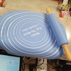 Silicone Dough Mat With Rolling Pin Set | Extra Thick Non-Slip Baking Mat For Pizza & Bread | Random Color - Image 5